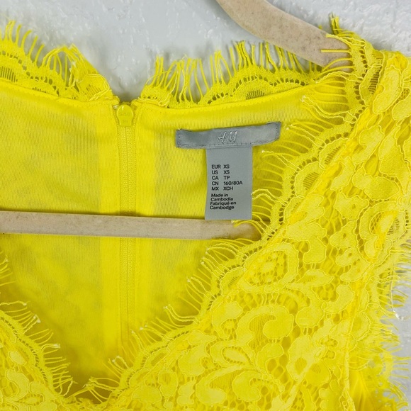 H&M Yellow Lace Fitted Midi v Neck Dress - Picture 3 of 7